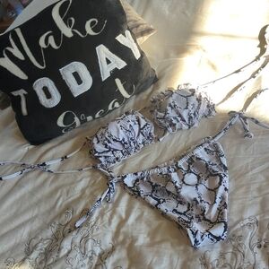NWT thong or cheeky 🔥🤩💖 new 👙 bikini